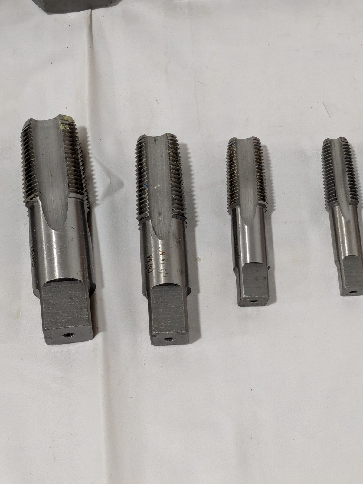 Tap & Die Set: 1/8-27 to 1 - 11-1/2 Taps, 1/8-27 to 1 - 11-1/2 Dies 03959905