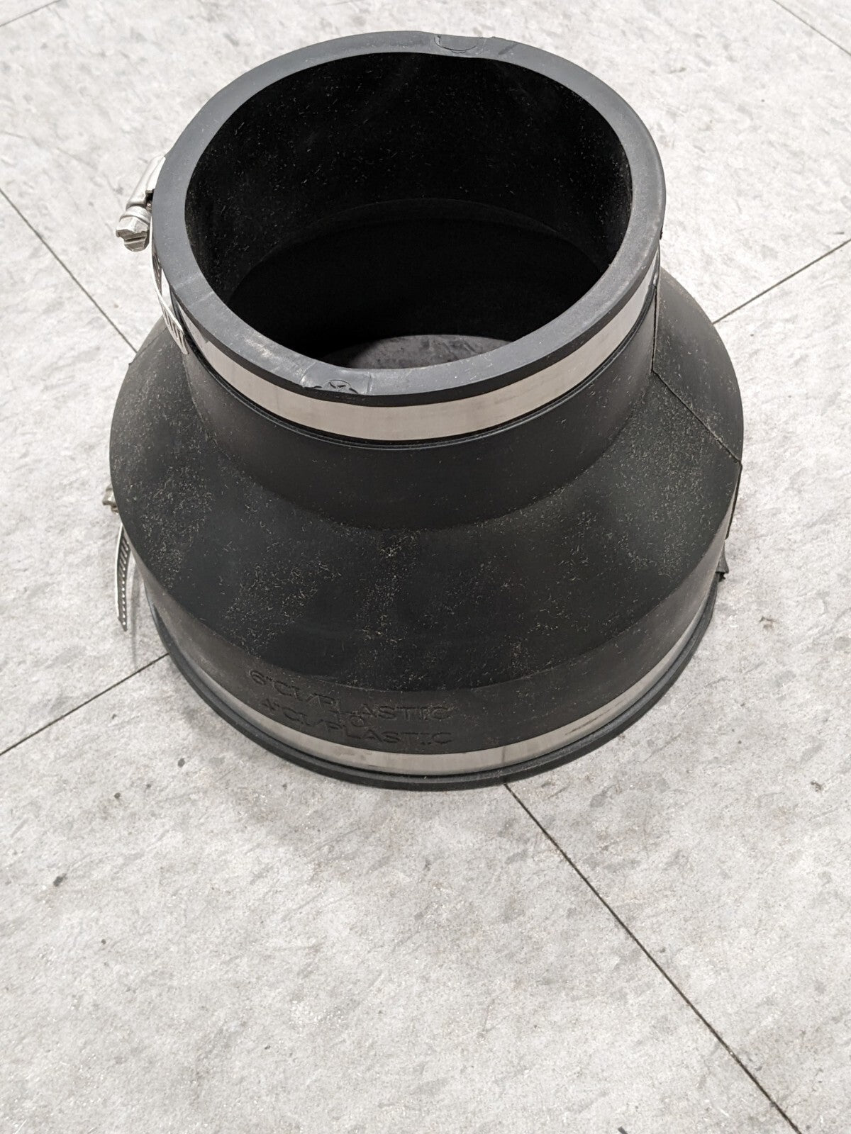 FERNCO 6 x 4" PVC Flexible Pipe Coupling with Clamp 1056-64