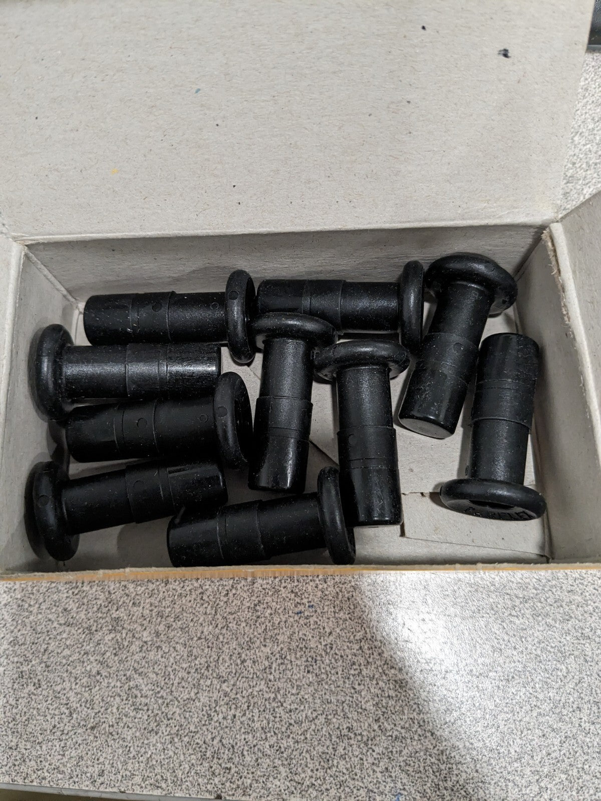 PARKER Push-To-Connect Tube Fitting: Union, 1/2 x 1/2 x 3/8" OD Qty 10 FB8TPL