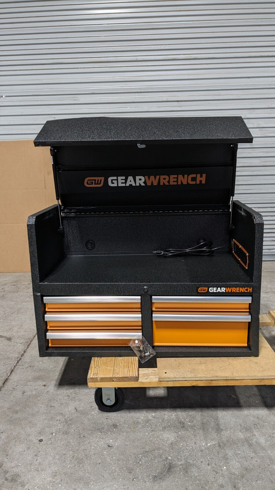 GEARWRENCH 5 Drawer Top Tool Chest 18 x 23 x 36 Steel Black/Orange 83242 Damage