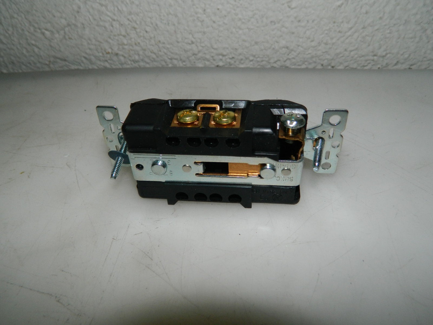 Cooper Wiring Devices Receptacle Black 250 VAC 15 Amp L6-15R NEMA WD6580