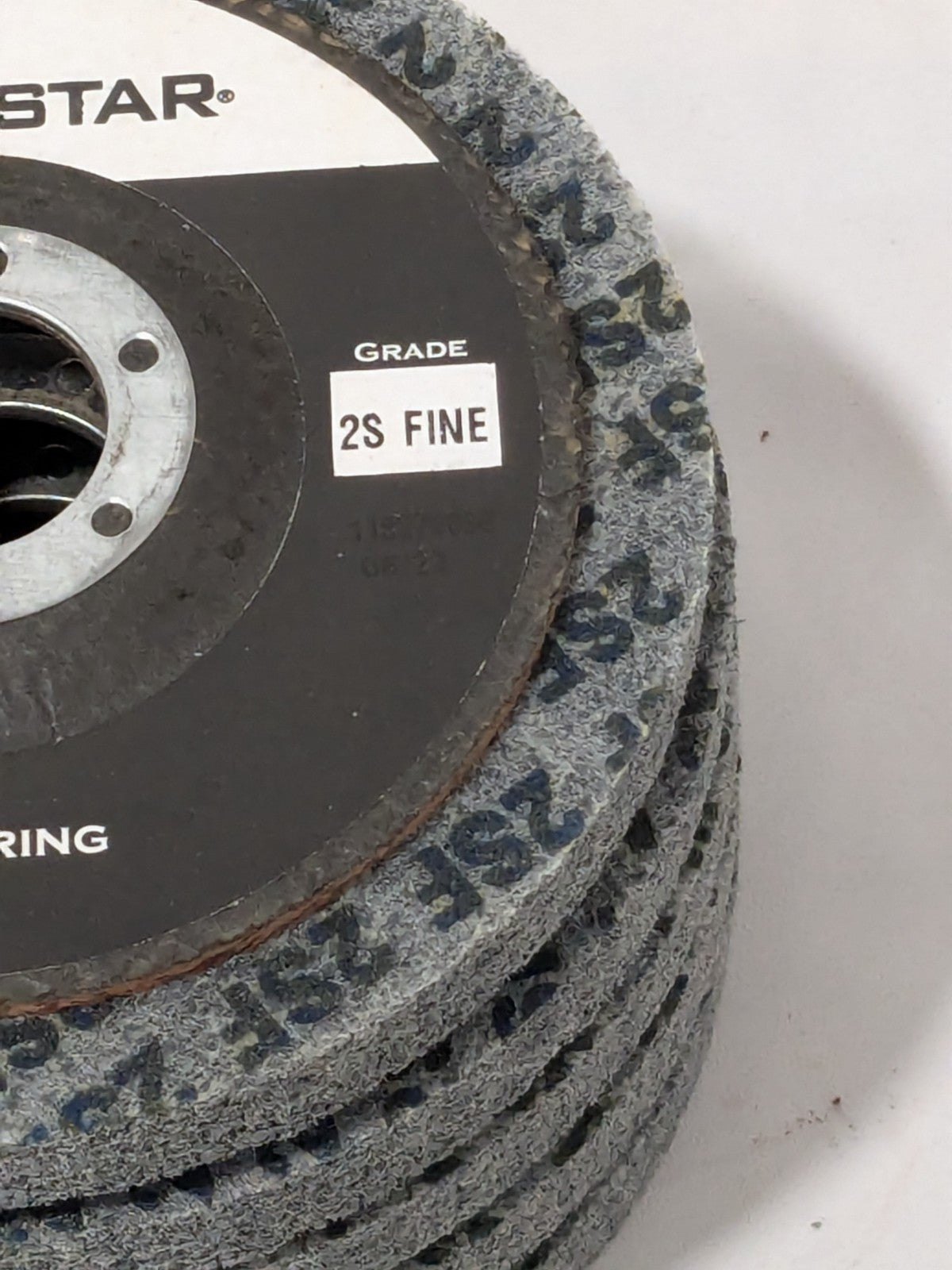 Brite Star Deburring Disc: 4-1/2" Dia, 7/8" Hole, Fine Grade Qty 5 66261112570