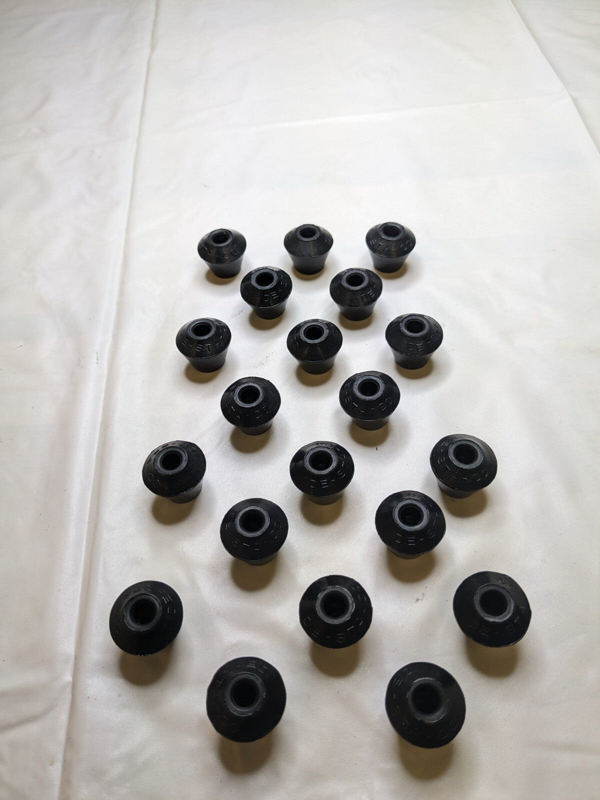 DE-STA-CO 0.79 Max Diam 1/4-2 Thread Screw On Replacement Cap 20pc 215219