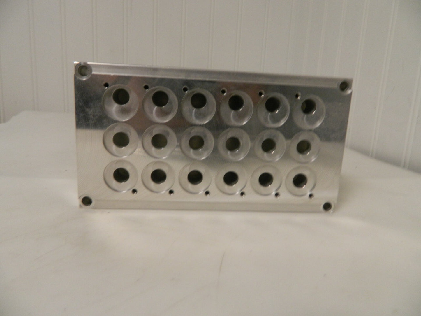 Jupiter 1/4" In 3/8" Out Manifold 120°F Max 145 Max PSI 6 Outlet 70140
