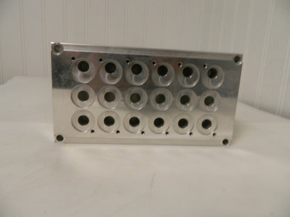 Jupiter 1/4" In 3/8" Out Manifold 120°F Max 145 Max PSI 6 Outlet 70140
