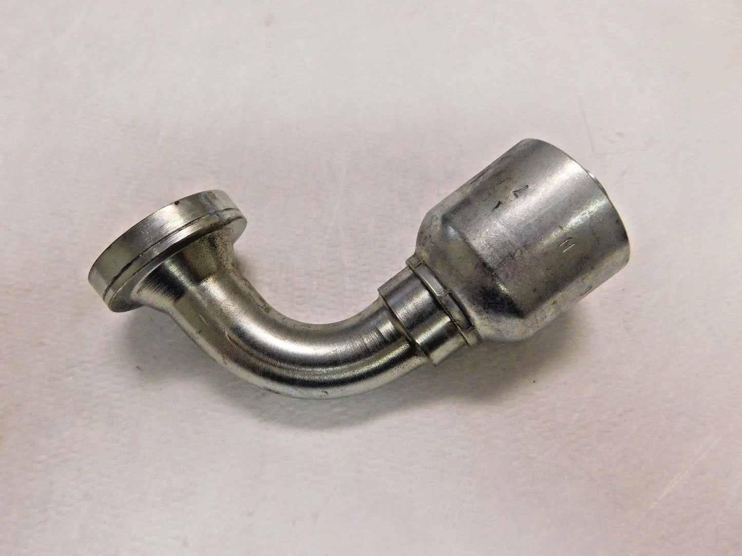 Parker Hose Adapter 3/4" Hose x 3/4" SAE Code 62 Flange Head 90º L16N7