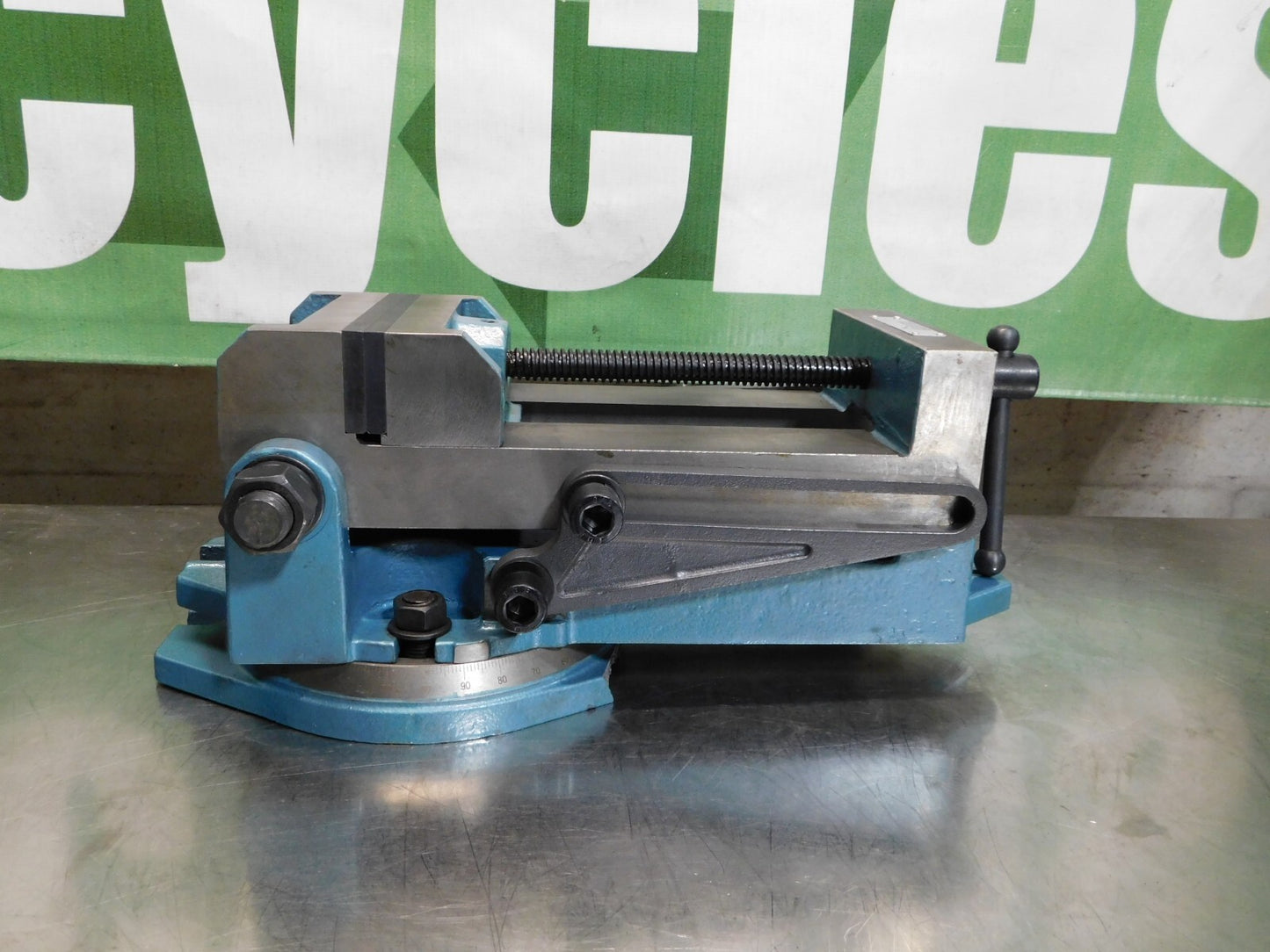 Gibraltar 6 Manual Angle Swivel Machine Vise 428-72022 DAMAGE