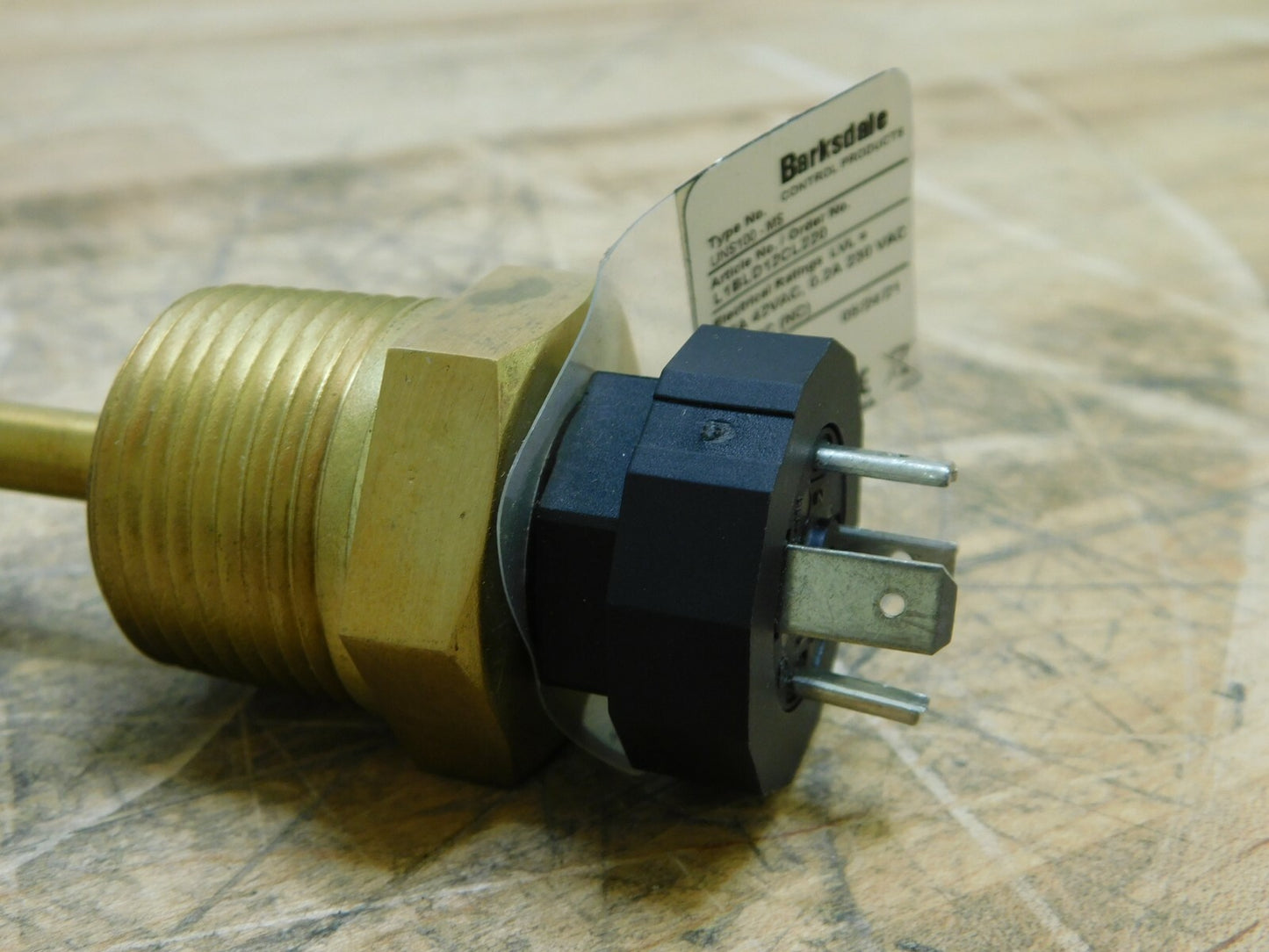 Barksdale Liquid Level &amp; Temperature Switch 176°F Normally Open L1BLD12CL220