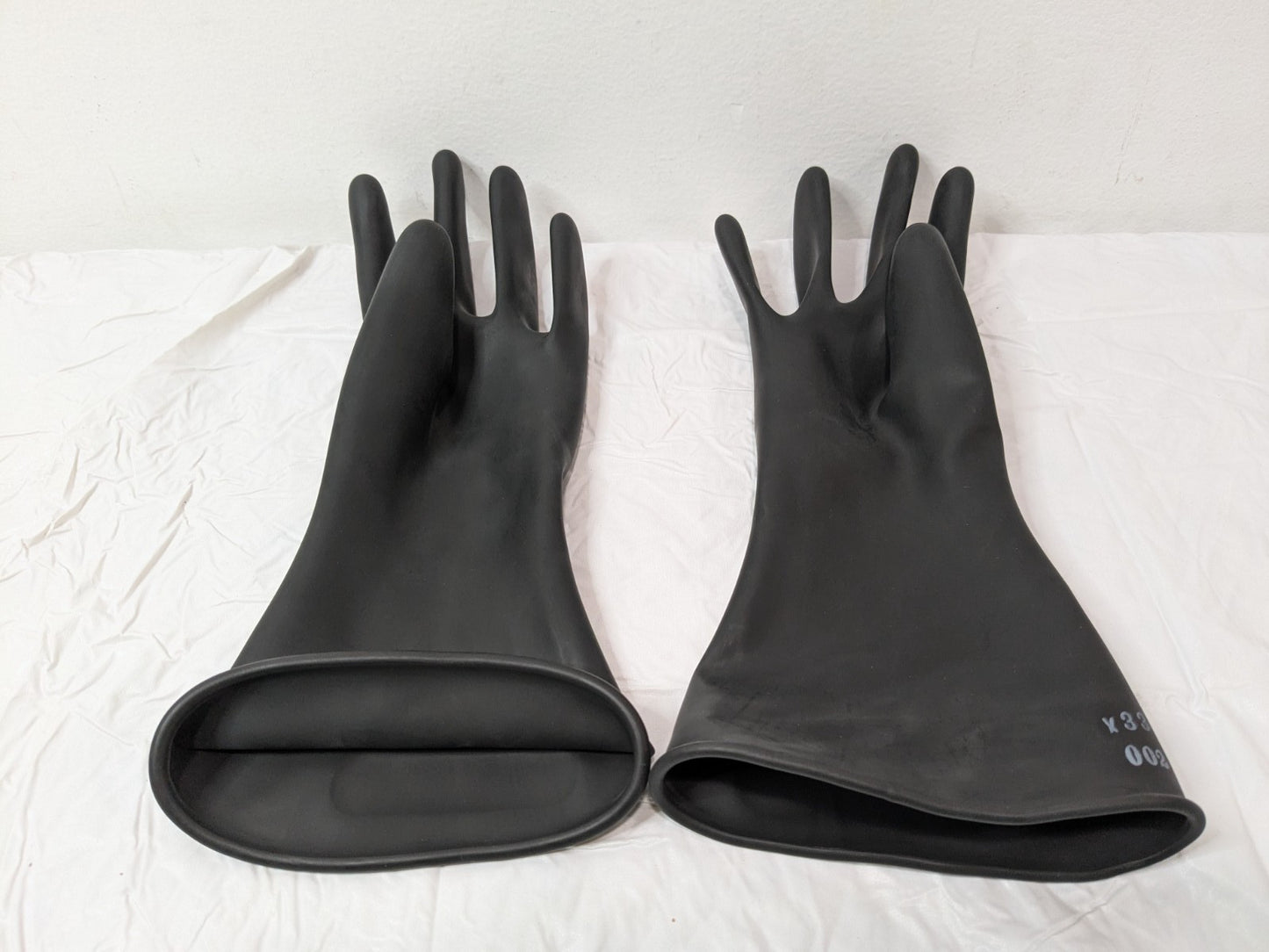 Honeywell Salisbury Rubber Insulating Gloves Class 00 Size 7 11'' Black E0011B/7
