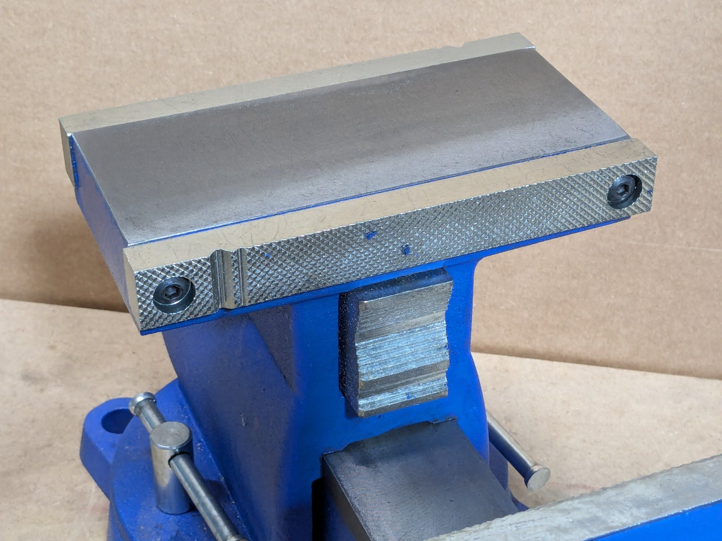 Yost Reversible Bench Vise w/ Swivel Base 8" Jaw Width  8.5" / 12.5" Opening