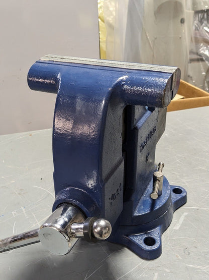 Yost Heavy Duty Tradesman Bench Vise w/ Swivel Base and Pipe Jaws 56399