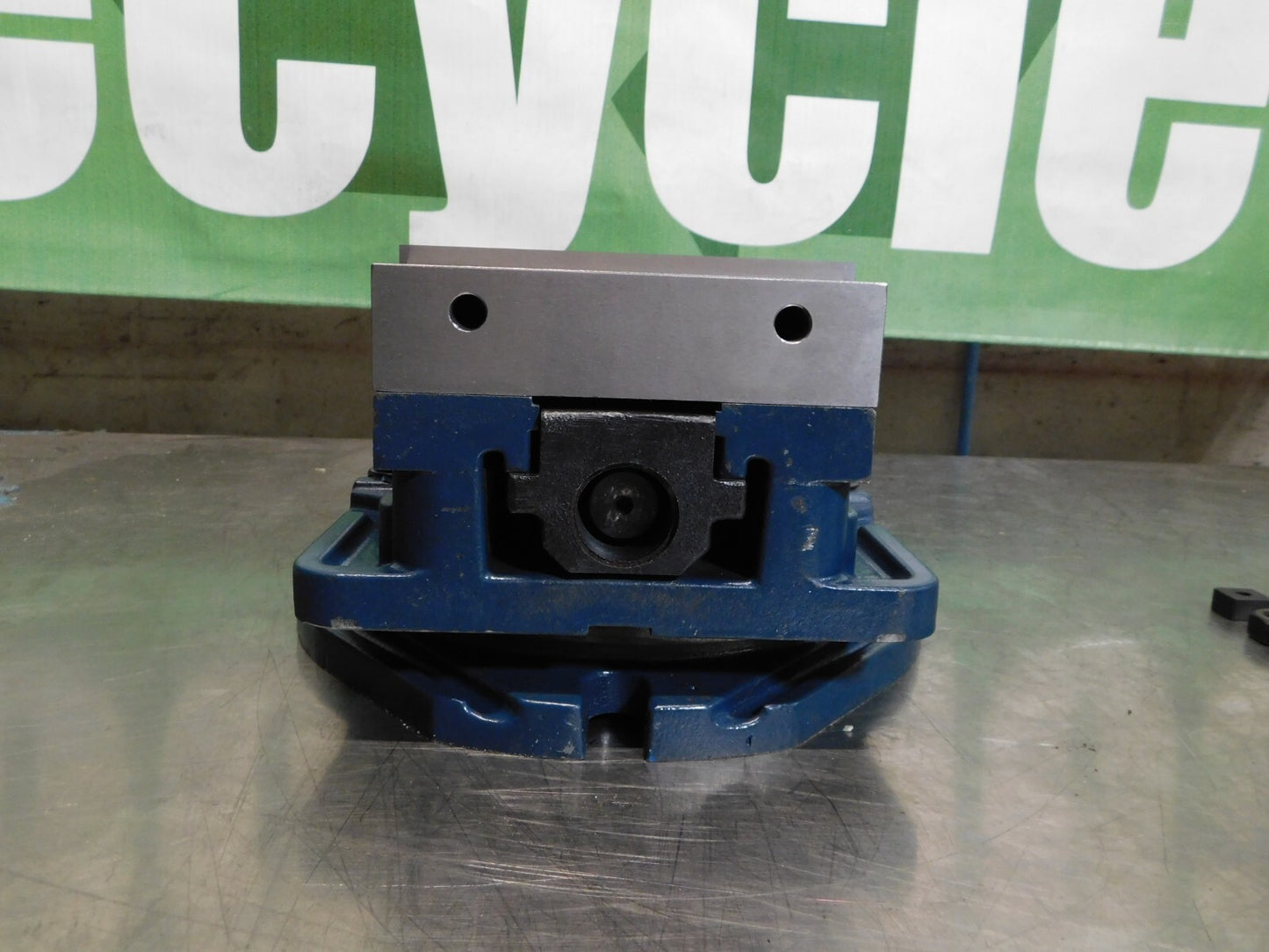 Gibraltar 6 Manual Swivel Precision Machine Vise 8-3/4Cap 428-72692 INCOMPLETE