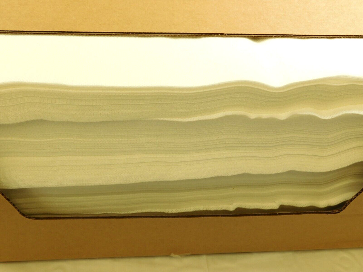 Box of 300 PIG PR100 Disposable Polishing & Wiping Cloths White 14" x 18" WIP950