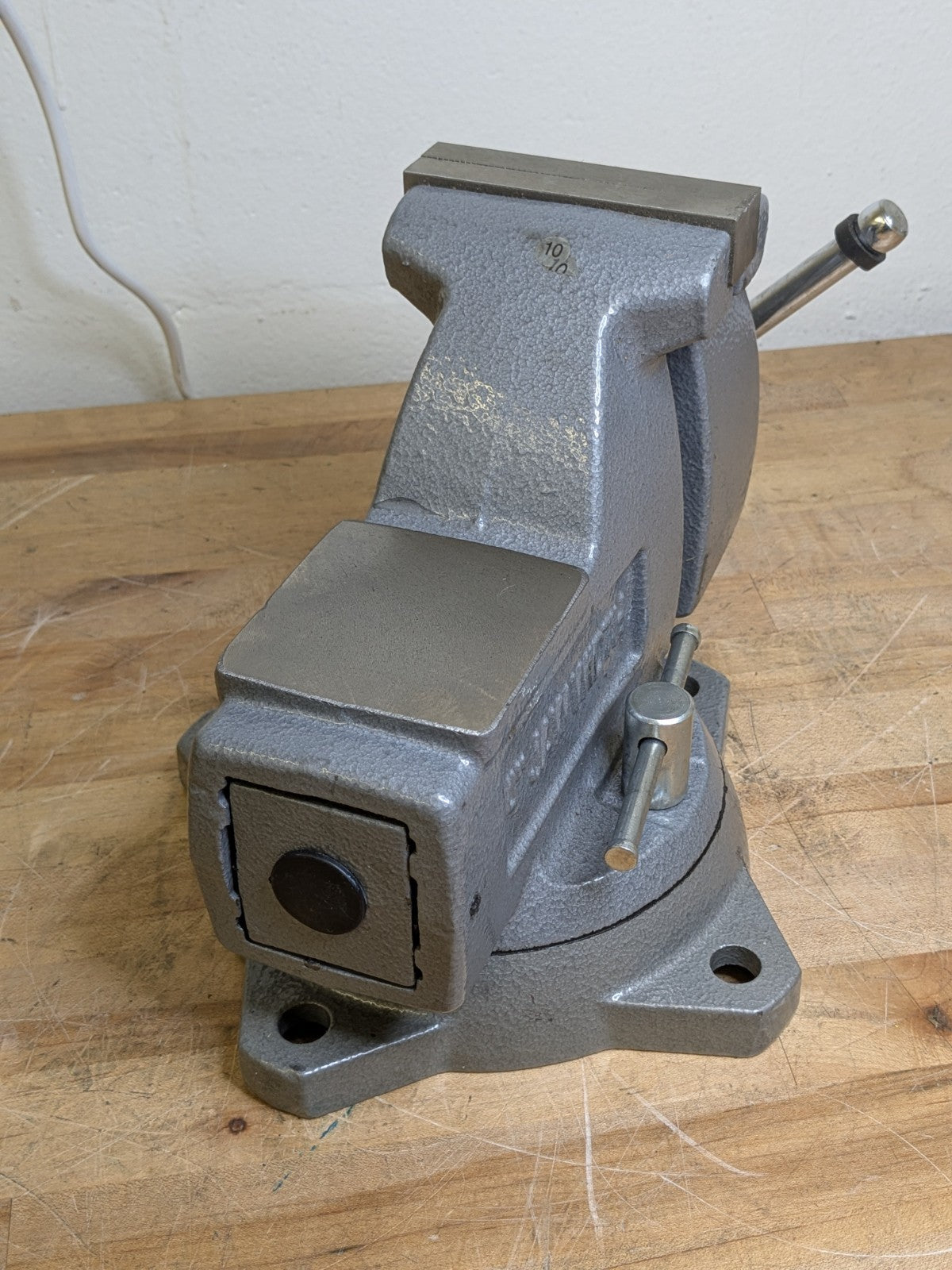 Wilton Mechanics Bench Vise w/ Swivel Base 4" Jaw Width 4-1/2" Opening