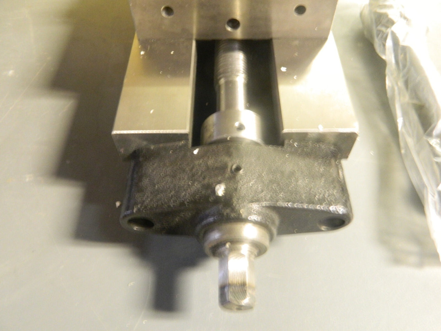 2 Station Machine Vise: 4″ Jaw Opening, Horizontal, Stationary Base 428-12601