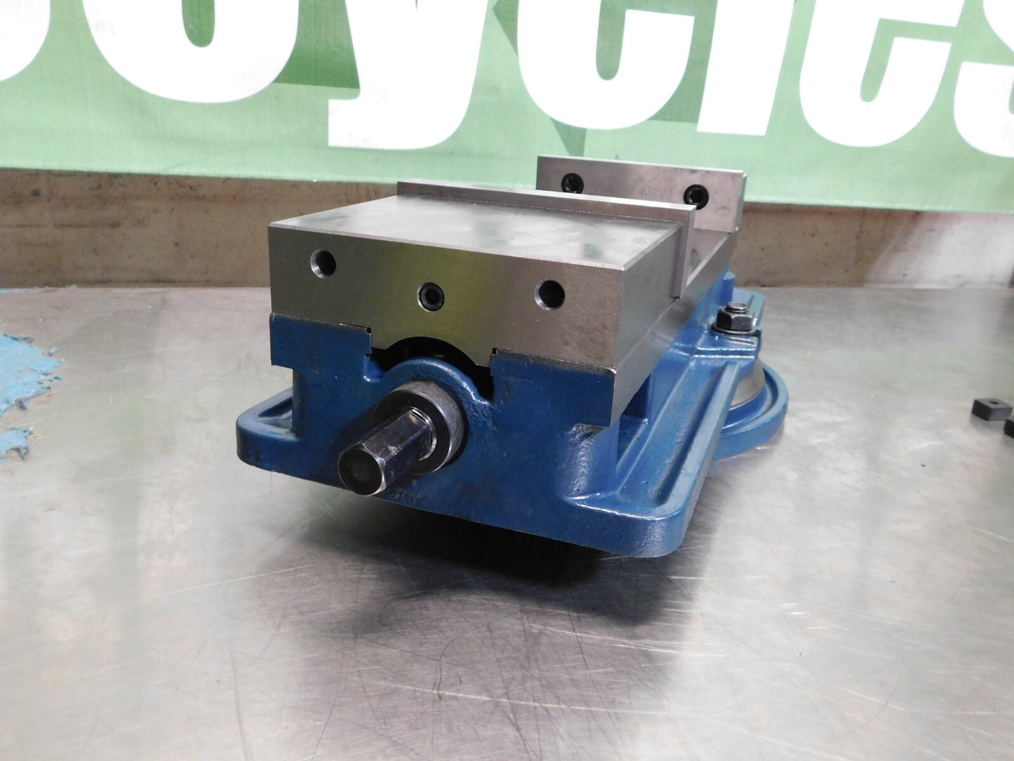 Gibraltar 6 Manual Swivel Precision Machine Vise 8-3/4Cap 428-72692 INCOMPLETE