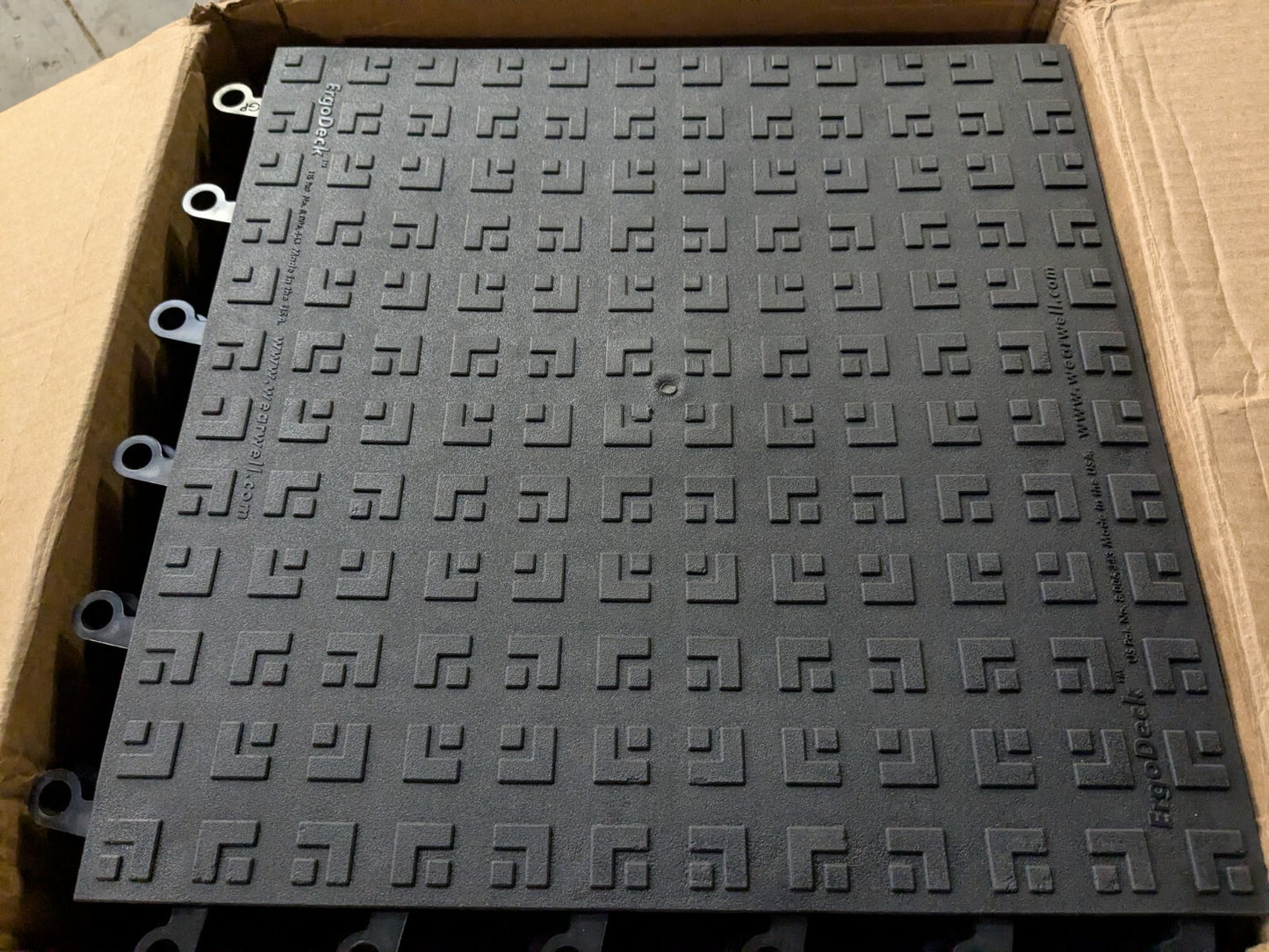CASE of 10 Wearwell ErgoDeck Modular Anti-Fatigue Mat Black 566.78x18x18BK-CS10