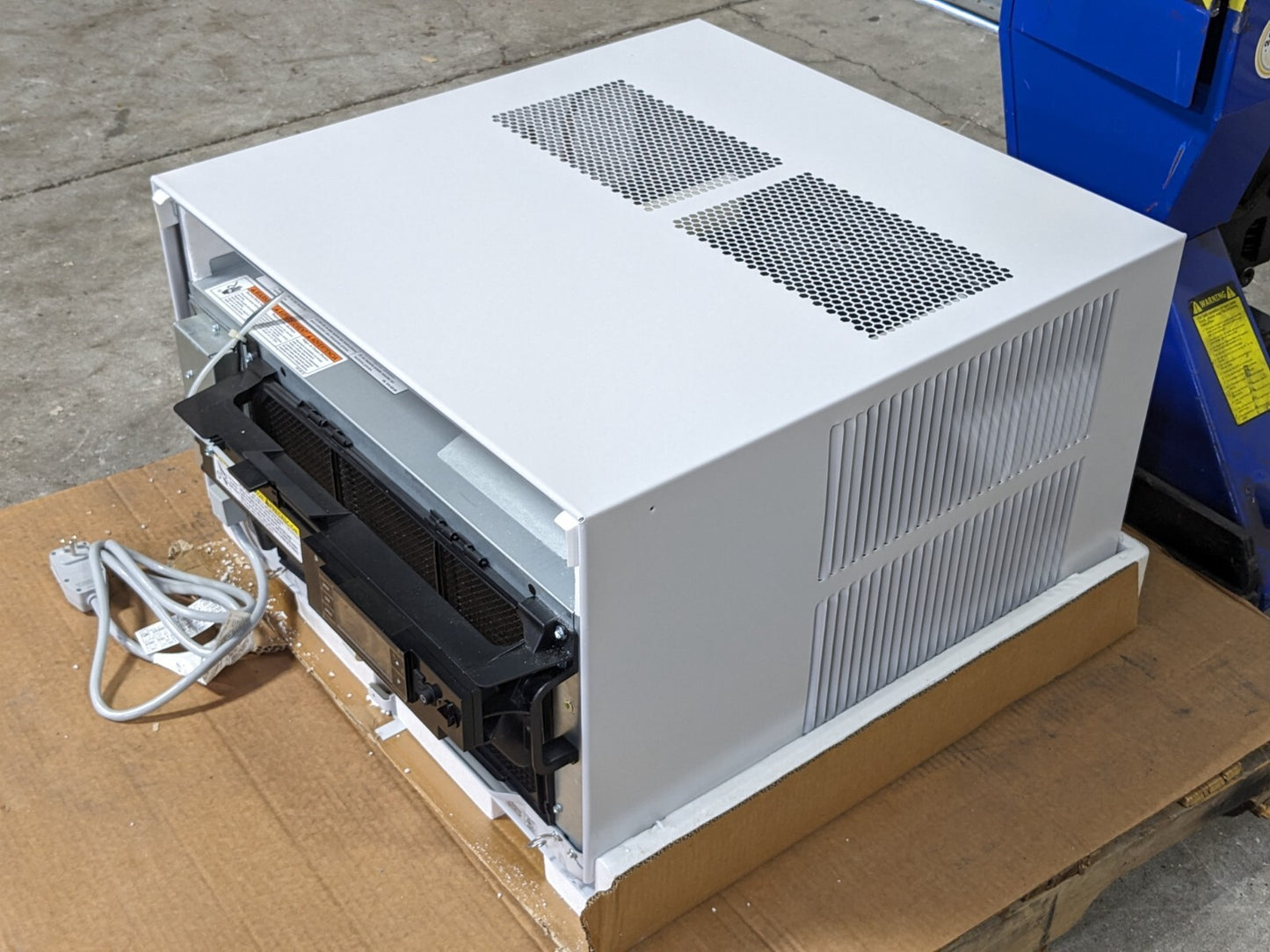 Friedrich Kuhl Smart Room Air Conditioner Window AC Unit 13600 BTU 115v