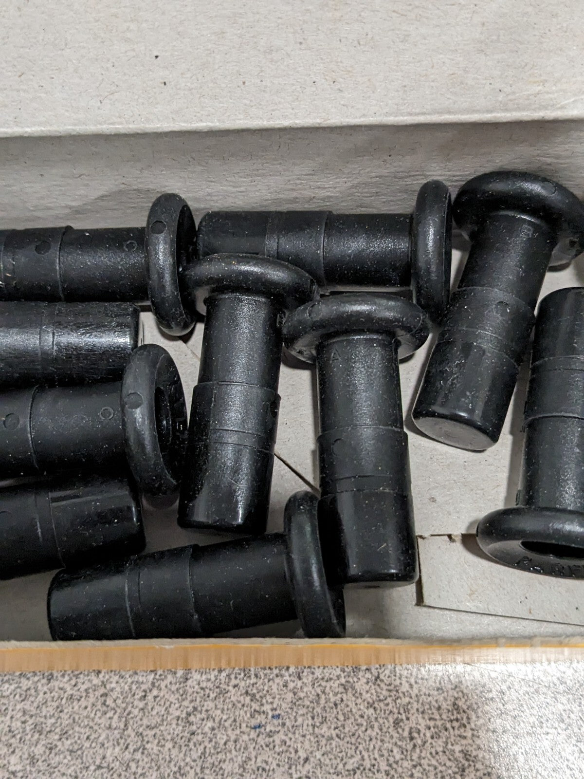 PARKER Push-To-Connect Tube Fitting: Union, 1/2 x 1/2 x 3/8" OD Qty 10 FB8TPL