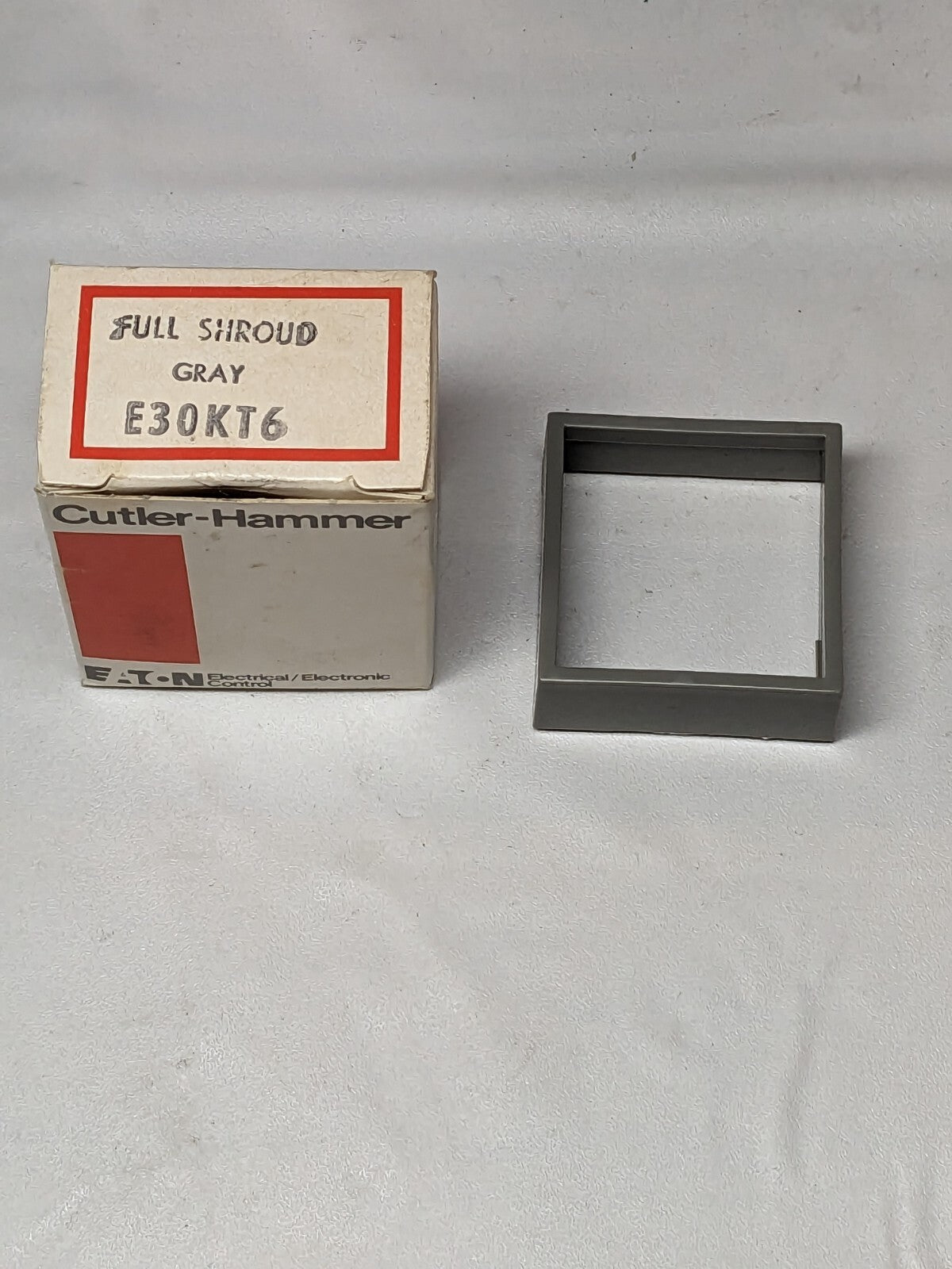 CUTLER-HAMMER FULL SHROUD GRAY SER A1 FOR SQUARE-BASE PUSHBUTTONS E30KT6