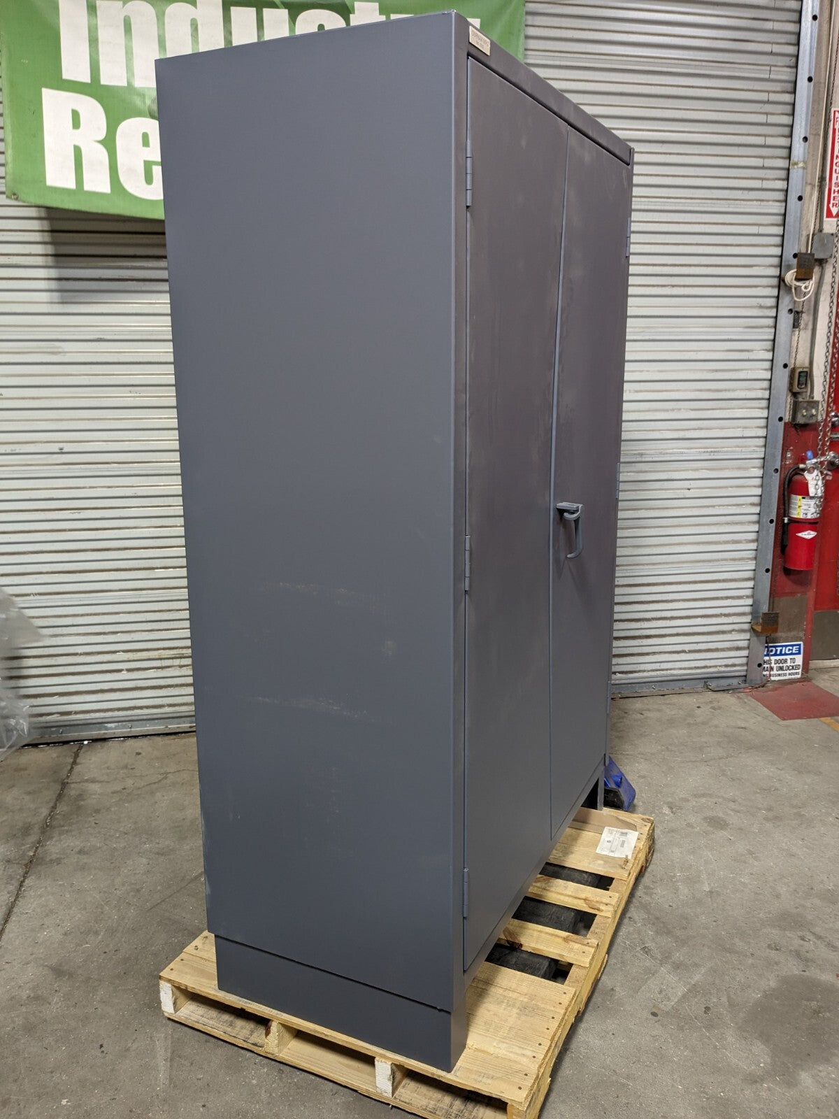 Durham Heavy Duty Storage Cabinet w/ Bins 78 x 48 x 24 Steel Gray SCRATCH N DENT
