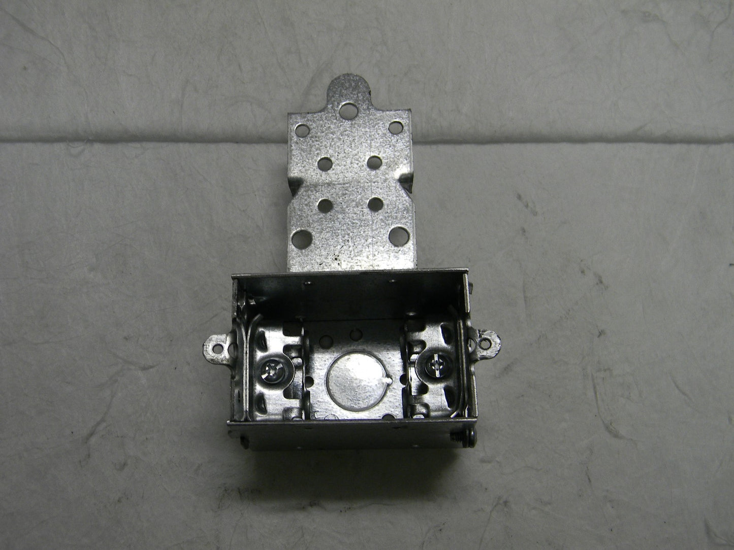 Cooper Crouse-Hinds 1/2" KO 1/2" F Bracket Switch box  QTY 5 TP123