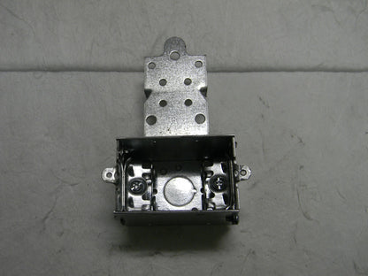 Cooper Crouse-Hinds 1/2" KO 1/2" F Bracket Switch box  QTY 5 TP123