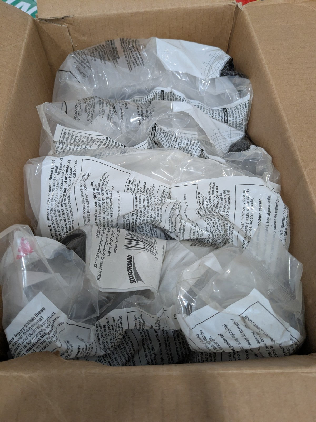 3M GoggleGear Black Shroud Scotchgard Anti-Fog Box of 9 7100191924