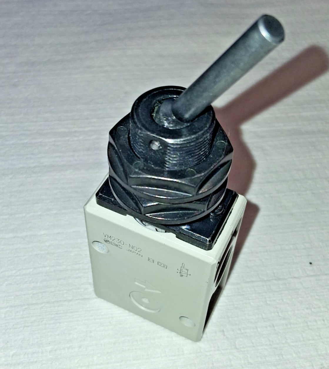 SMC PNEUMATICS Mechanically Operated Valve 3-Way & 2-Position VM230-N02-08A