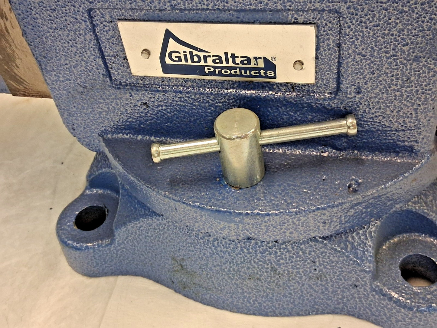 Gibraltar Bench & Pipe Combination Vise 8" Jaw Width 4" Depth CBV042
