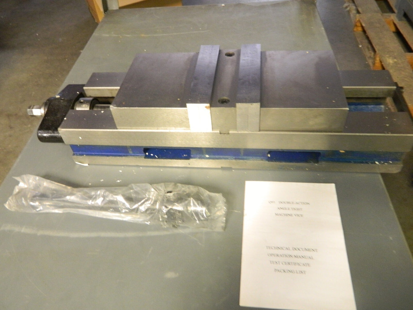 2 Station Machine Vise: 4″ Jaw Opening, Horizontal, Stationary Base 428-12601