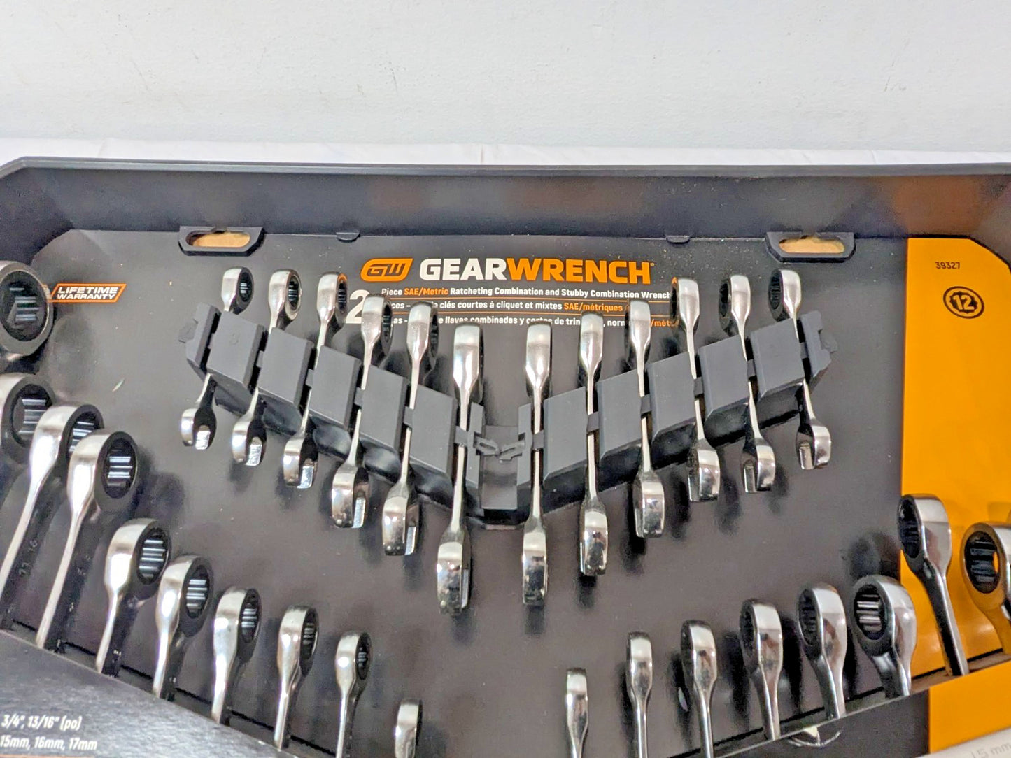 GEARWRENCH 32 Pc Combination Wrench Set 12 Point SAE/Metric 39327