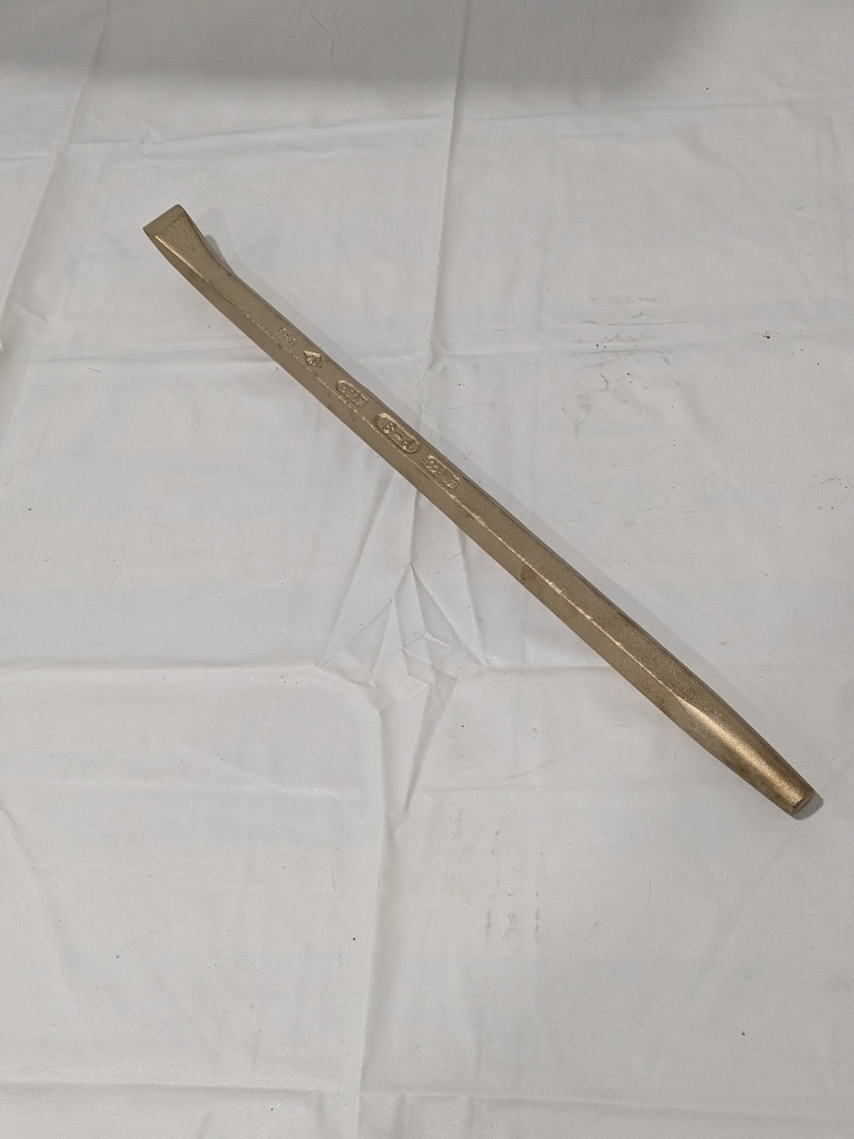 AMPCO 18" OAL Pinch Bar 1" Tip, Aluminum Bronze P-9