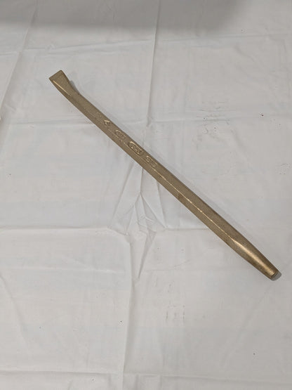AMPCO 18" OAL Pinch Bar 1" Tip, Aluminum Bronze P-9
