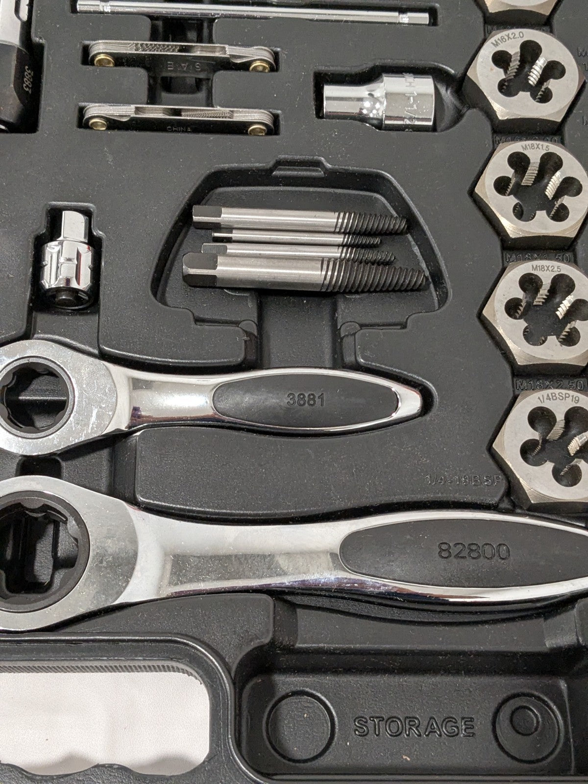 GEARWRENCH 109 Pc. SAE & Metric Ratcheting Tap and Die Set INCOMPLETE 82812