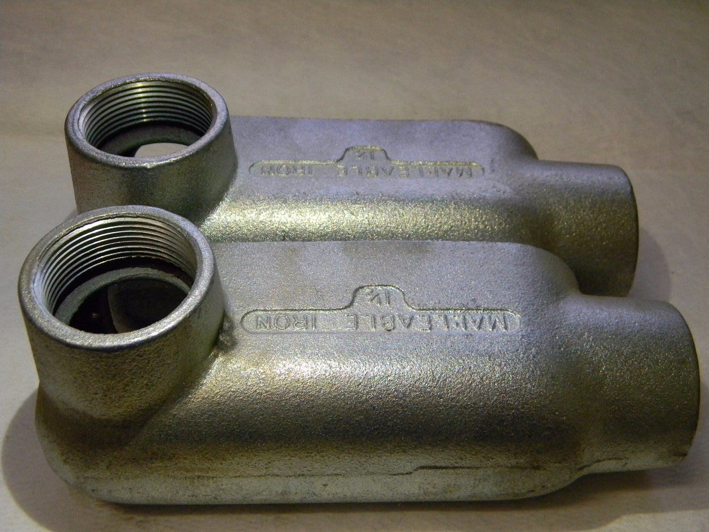 OZ Gedney Conduit Fittings Threaded 1-1/2" Dia. 1-Pair #LR-150