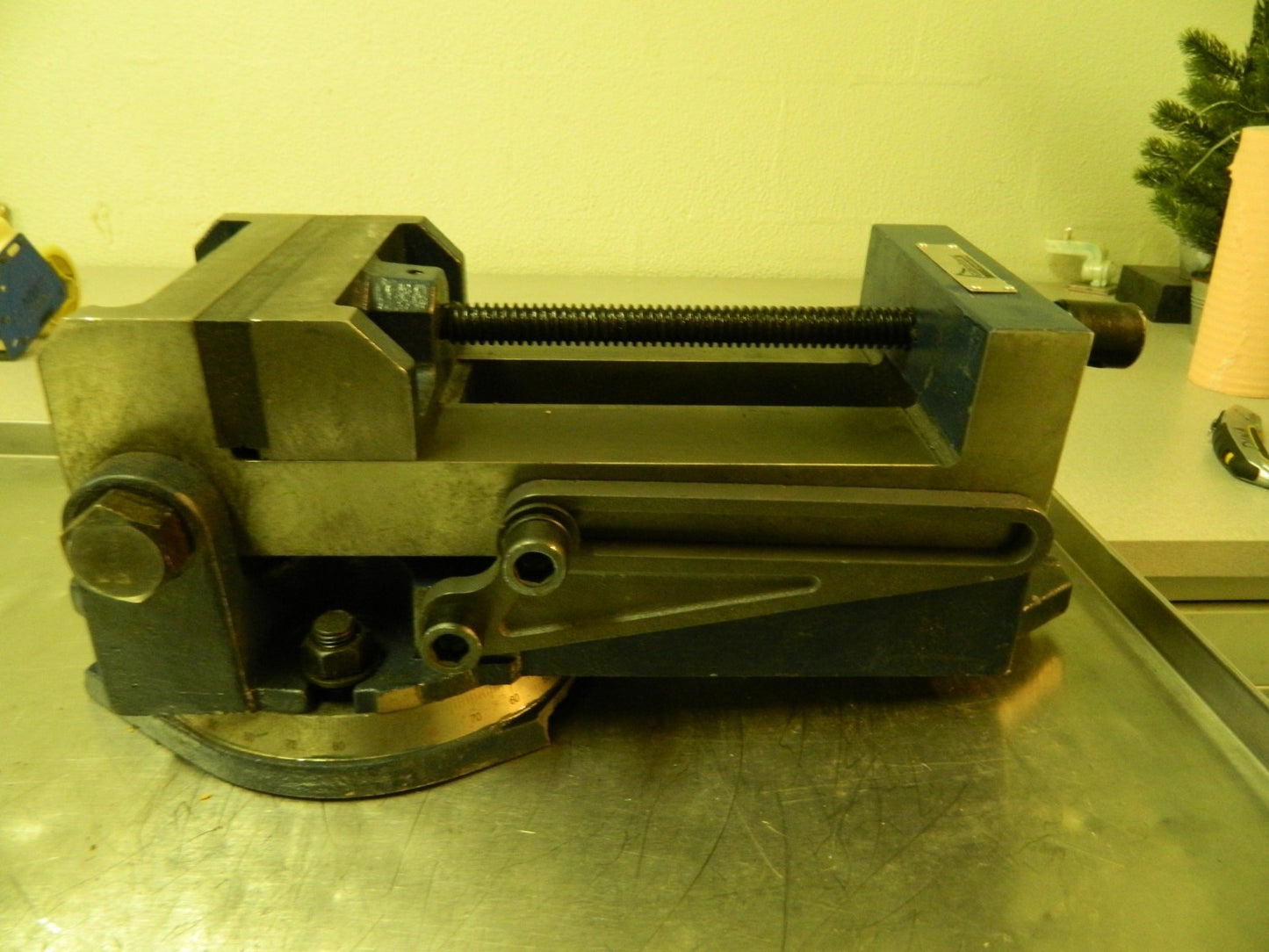 Gibraltar Swivel Machine Vise 6" Wide Jaw 6" Opening Cap 70038161 DAMAGED