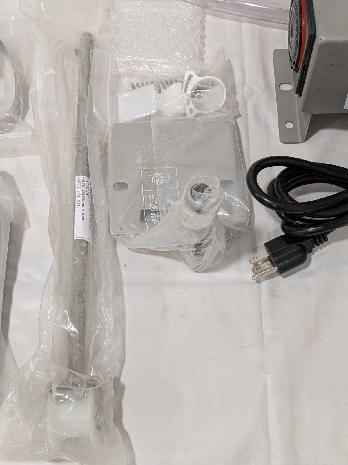 Abanaki Belt Oil Skimmer: 1.00 GPH, 18" Reach, with Motor SMMS1-18