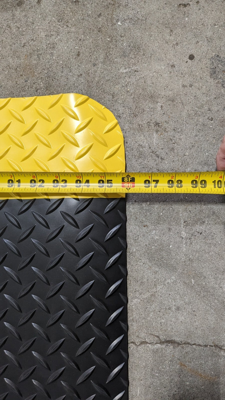 PRO-SAFE Anti-Fatigue Mat 8' x 4' x 9/16 Vinyl Beveled Edges 390650903