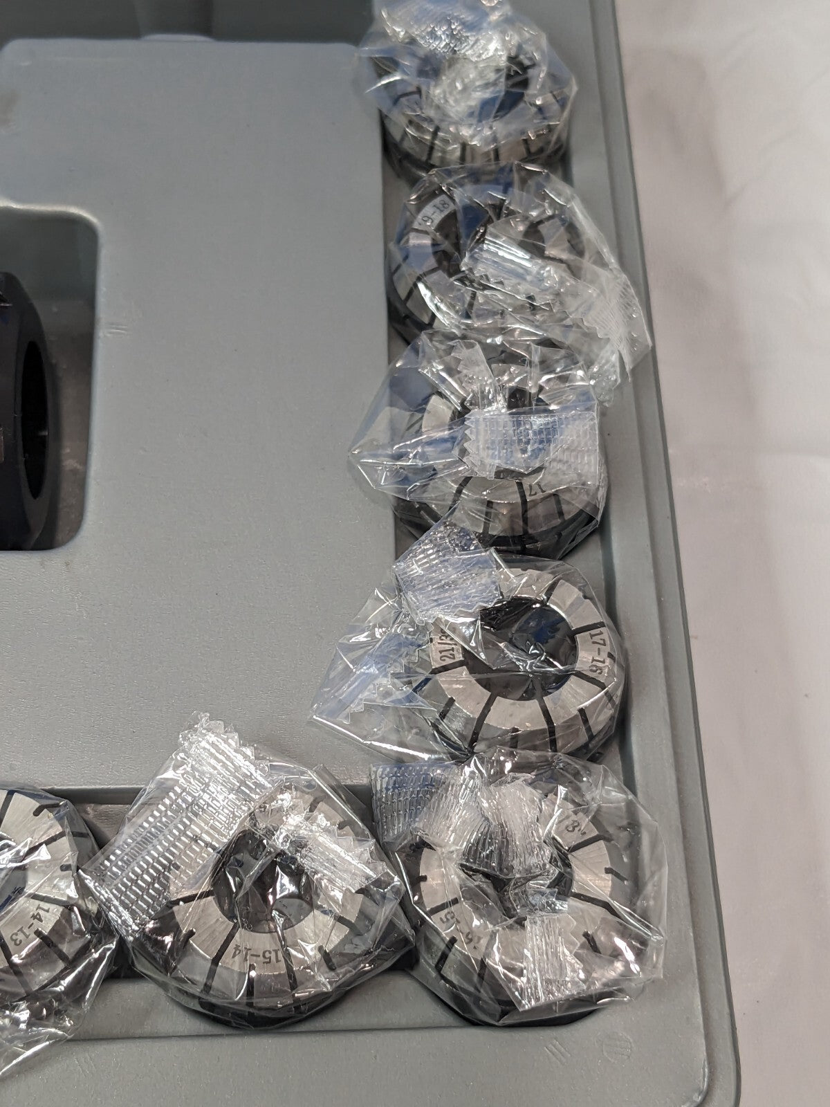 Accupro 18 Piece Collet Set ER32 W/Collet Chuck 587384