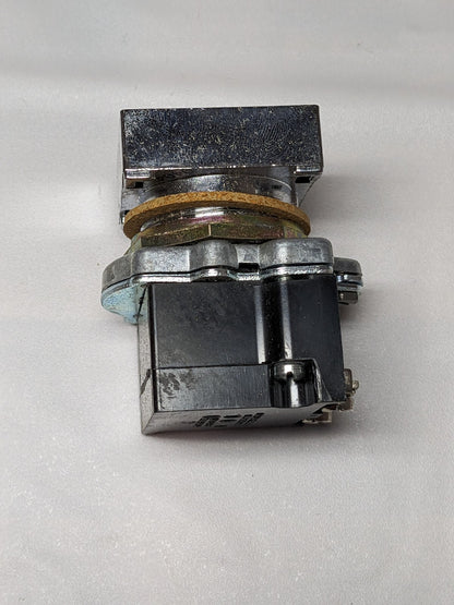CUTLER HAMMER E30 BA 120V Compact Push Button Indicating Pilot Light E30BA