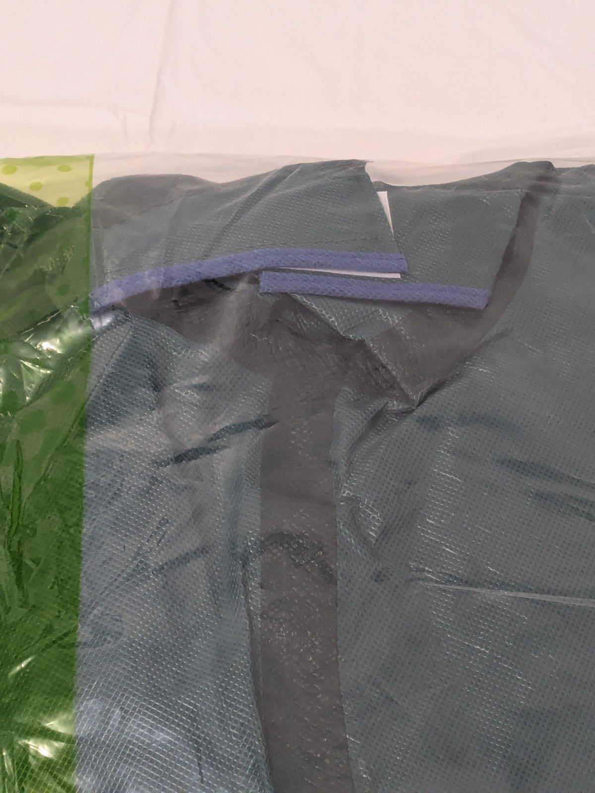 Ansell Disposable & Chemical-Resistant Apron: Size X-Large GR40-T-92-215-05