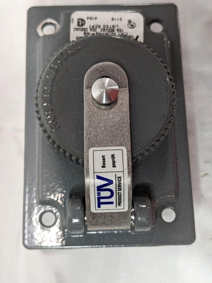 Thomas & Betts Russellstoll Screw Cap Receptacle FS/FD 2P-3W 250V 20A 3743-RS