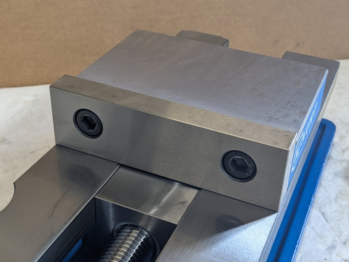 Kurt Manual Reverse Machine Vise 6" Jaw Width 9" Opening Capacity HD691