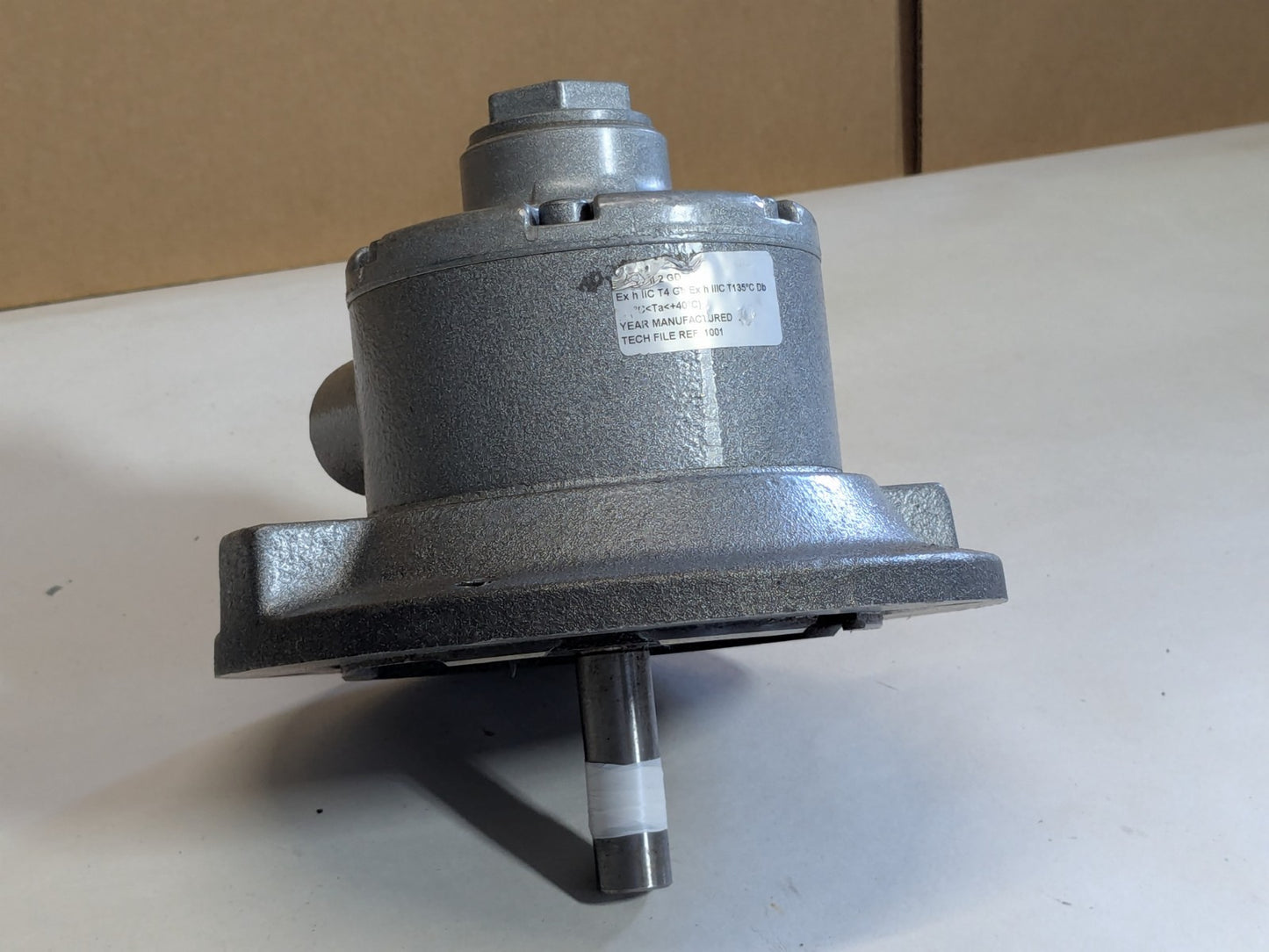 Gast Flanged Air Motor w/ Muffler 1.5 HP 5/8" Reversible Shaft 3000 RPM Max