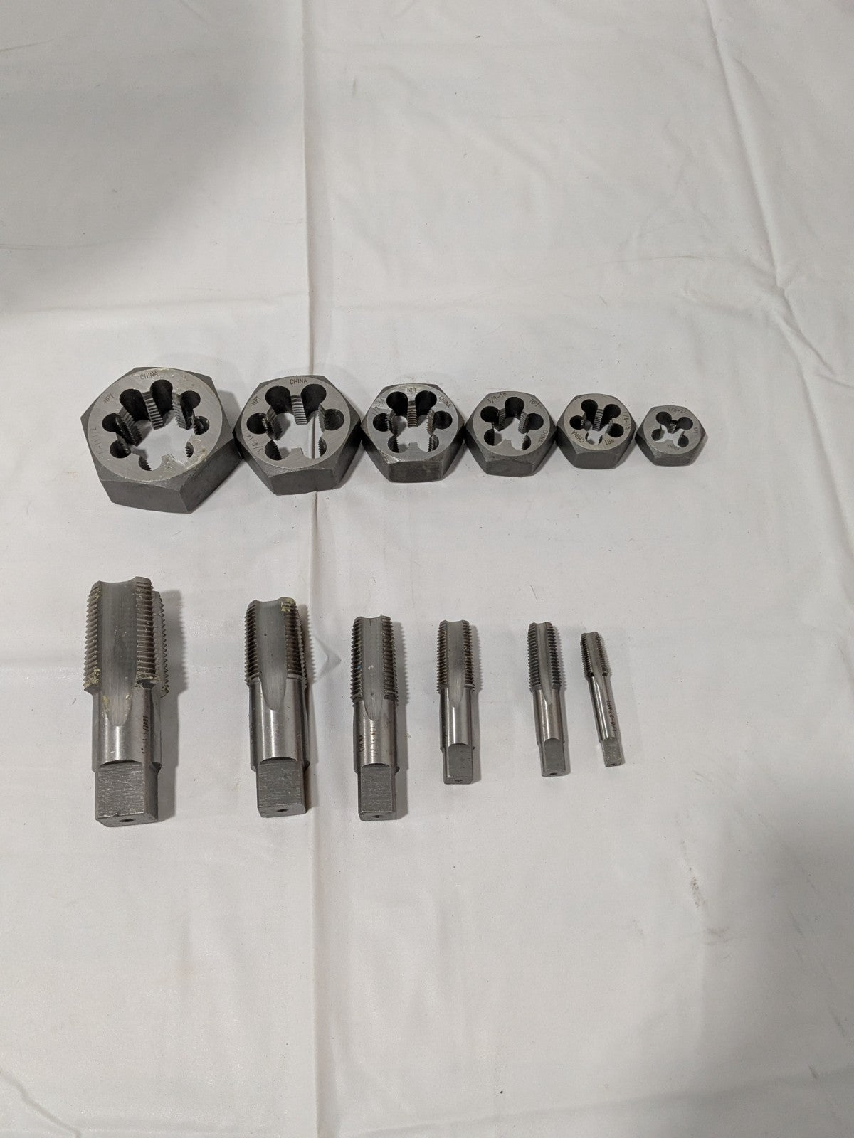 Tap & Die Set: 1/8-27 to 1 - 11-1/2 Taps, 1/8-27 to 1 - 11-1/2 Dies 03959905