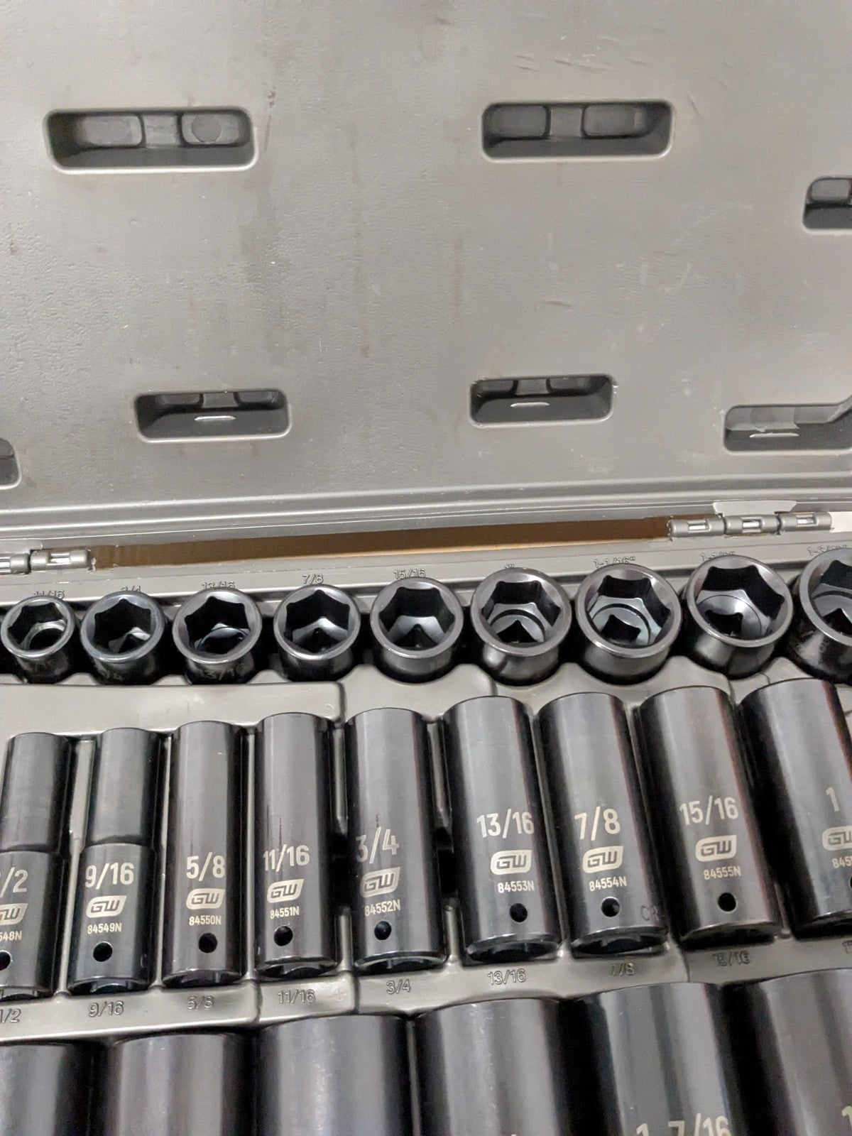 GEARWRENCH 39 Pc 1/2" Drive 6 Point Standard & Deep Impact SAE Socket Set 84947N