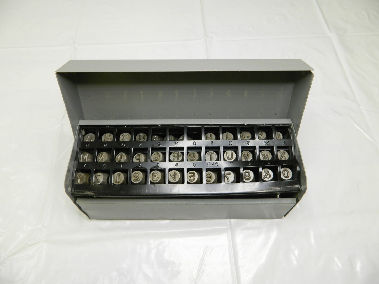 C.H. HANSON Heavy-Duty Stamp Set: 5/16 Character, 36 pc 21629 DAMAGED CASE
