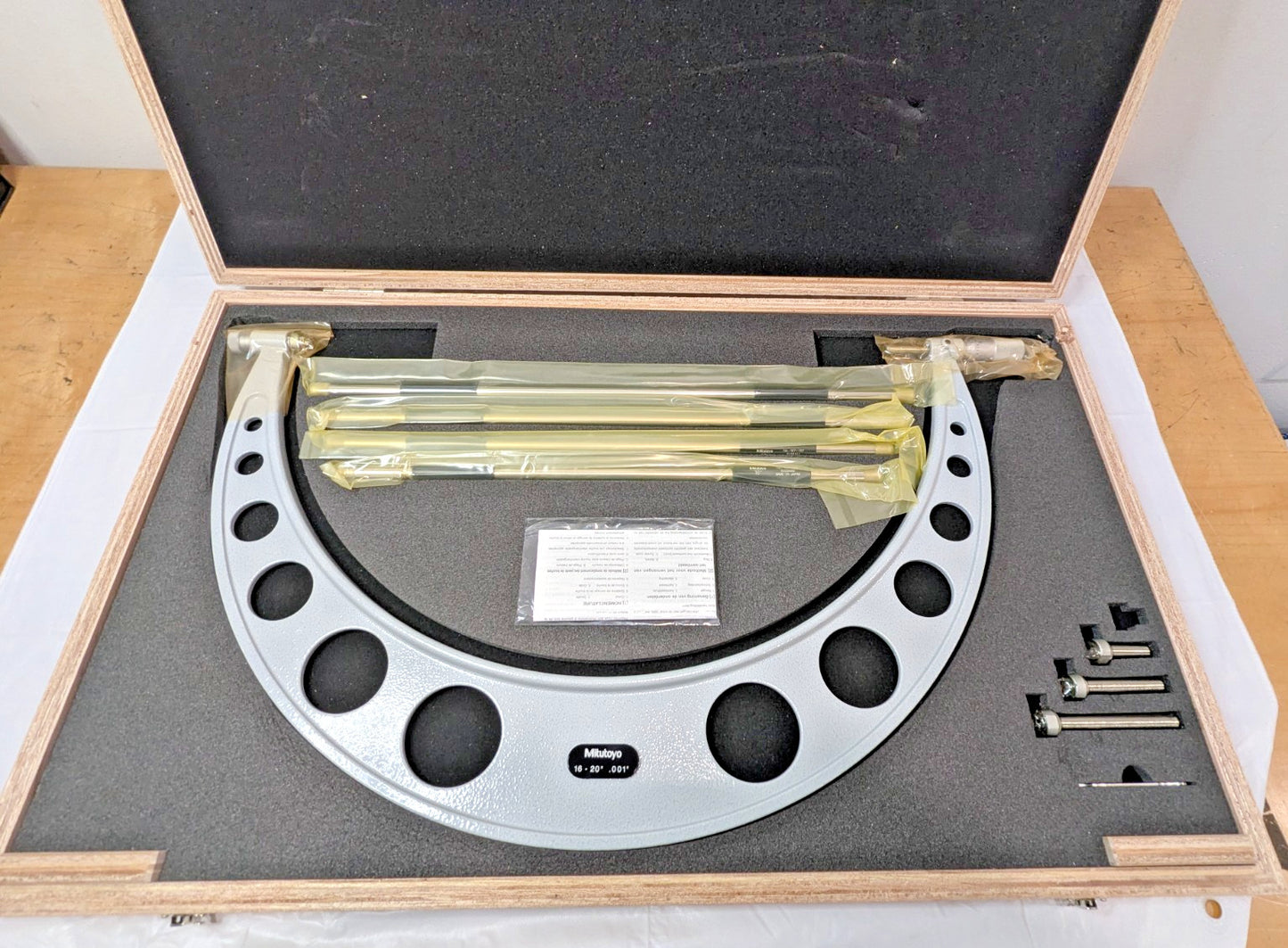 Mitutoyo 16"-20" Wide Range Outside Micrometer W/BROKEN RATCHET STOP 104-153