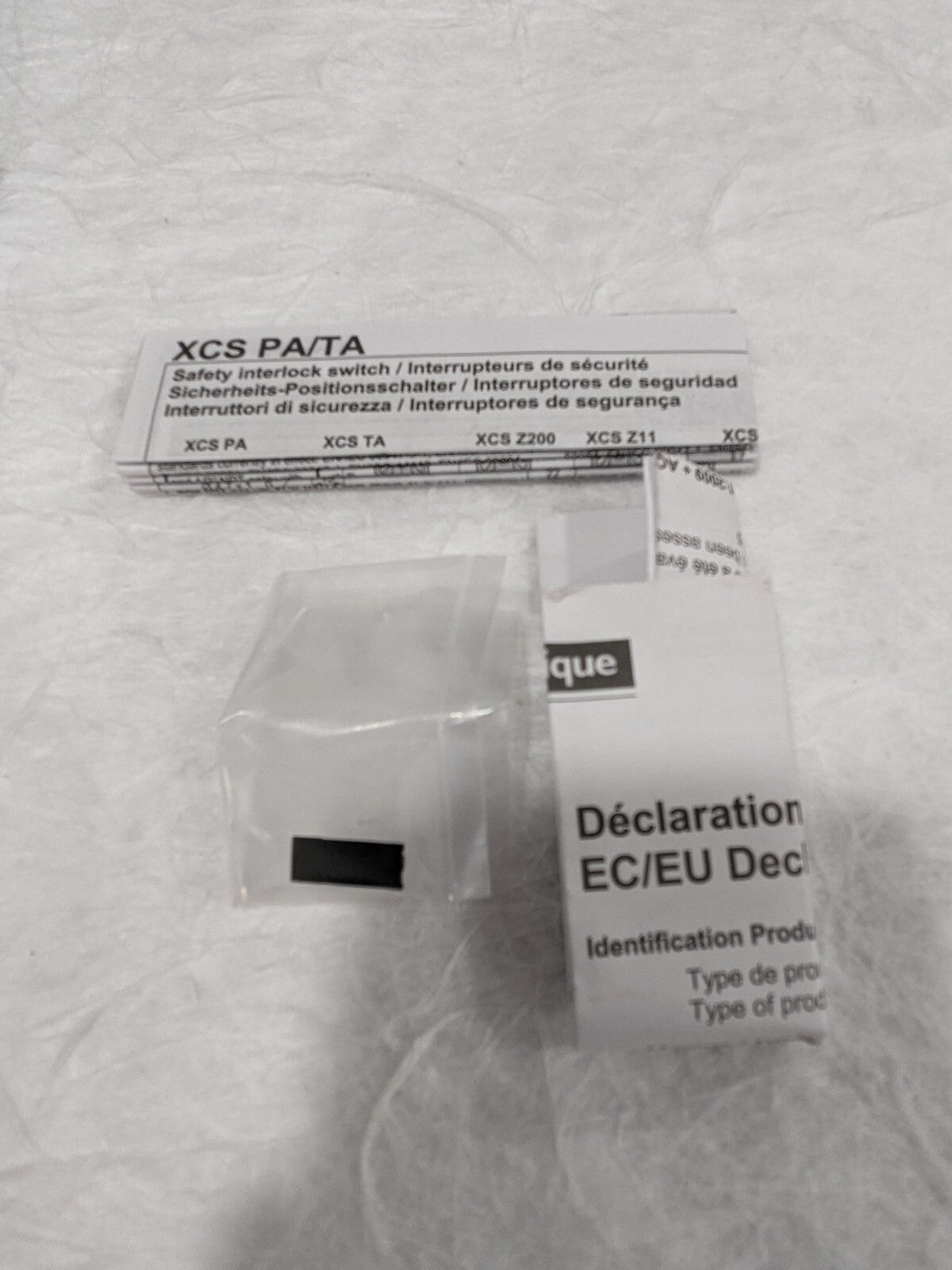 Telemecanique Plastic Key Safety Limit Switch NO/NC Configuration XCSPA592